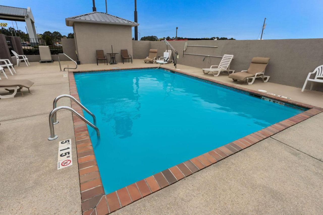 Quality Inn & Suites Pearl-Jackson Bagian luar foto