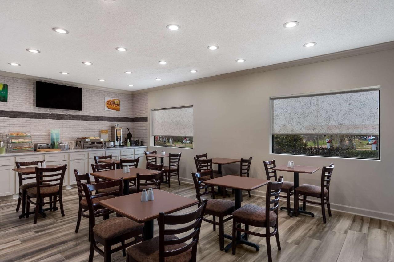 Quality Inn & Suites Pearl-Jackson Bagian luar foto