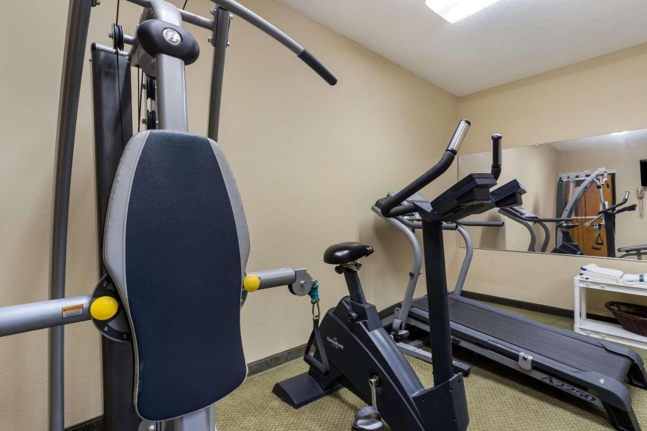 Quality Inn & Suites Pearl-Jackson Bagian luar foto