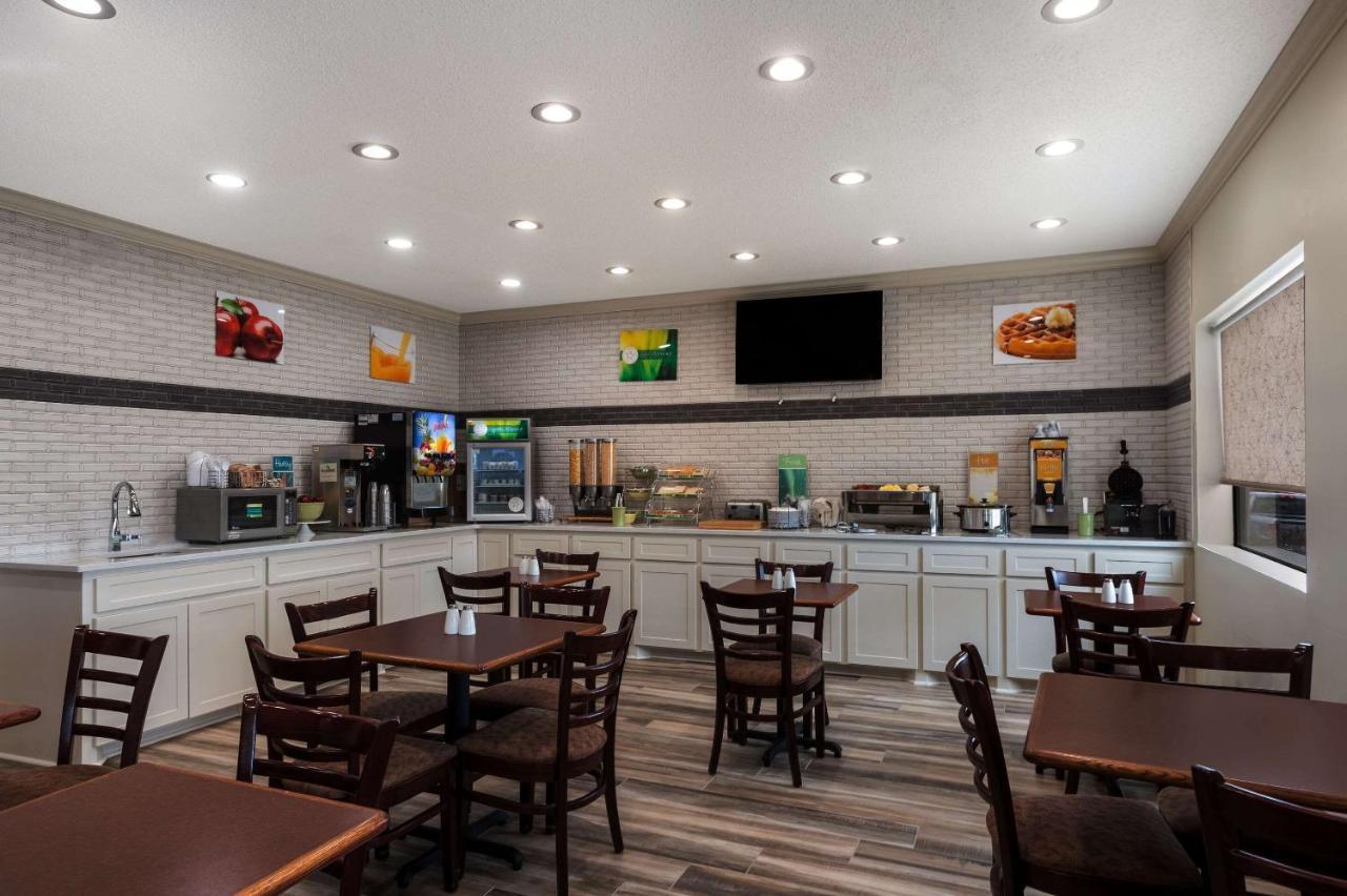Quality Inn & Suites Pearl-Jackson Bagian luar foto