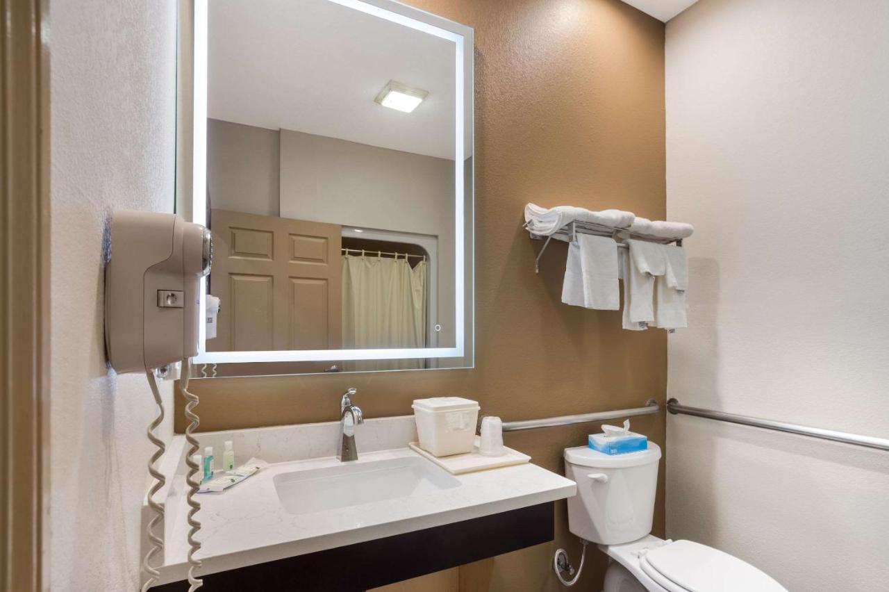 Quality Inn & Suites Pearl-Jackson Bagian luar foto