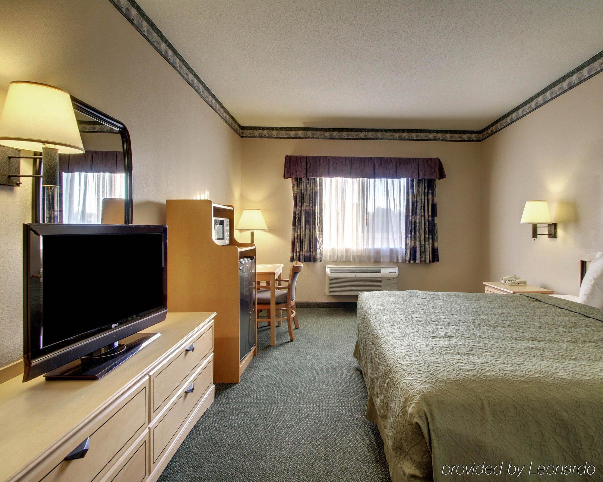 Quality Inn & Suites Pearl-Jackson Bagian luar foto