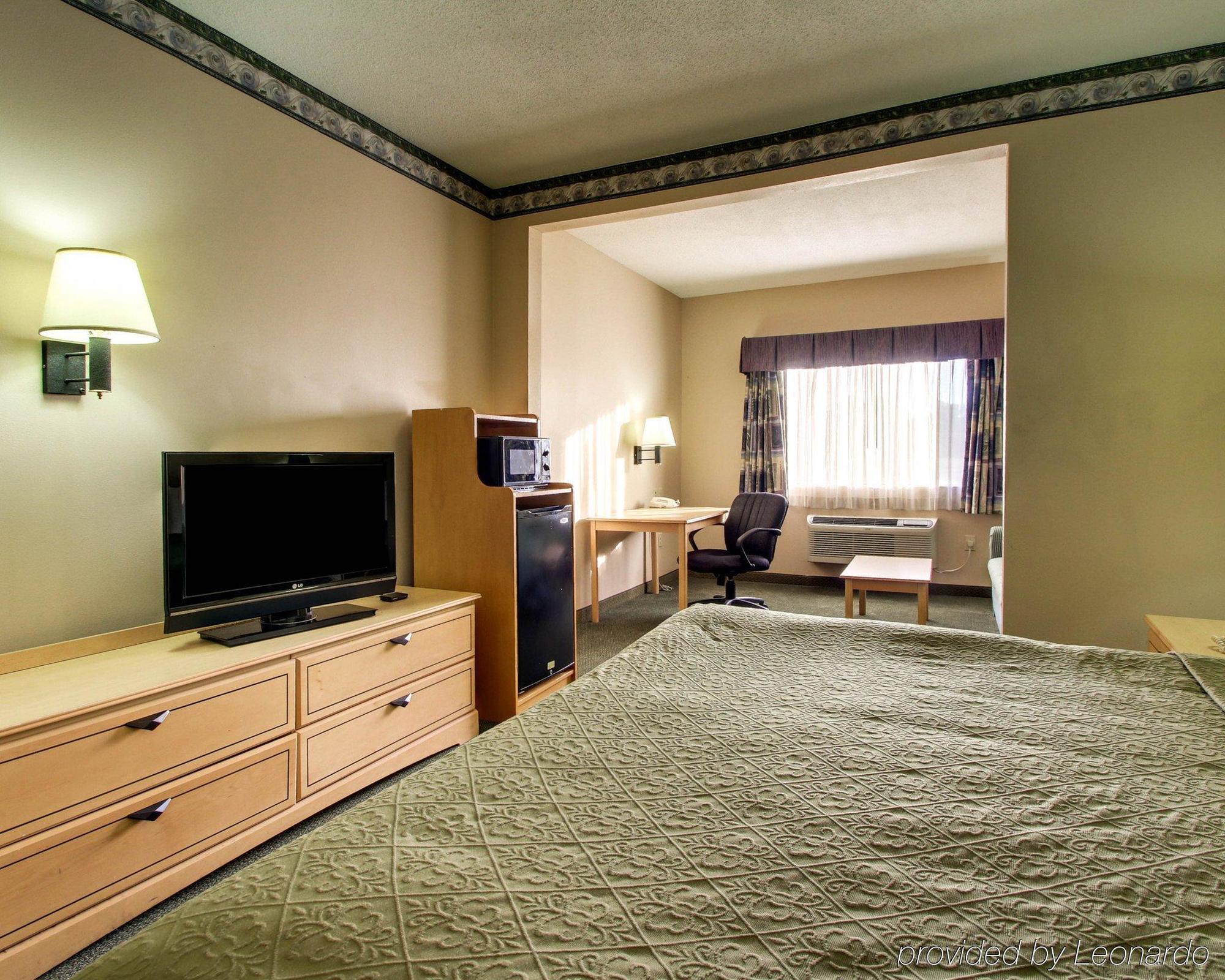 Quality Inn & Suites Pearl-Jackson Bagian luar foto