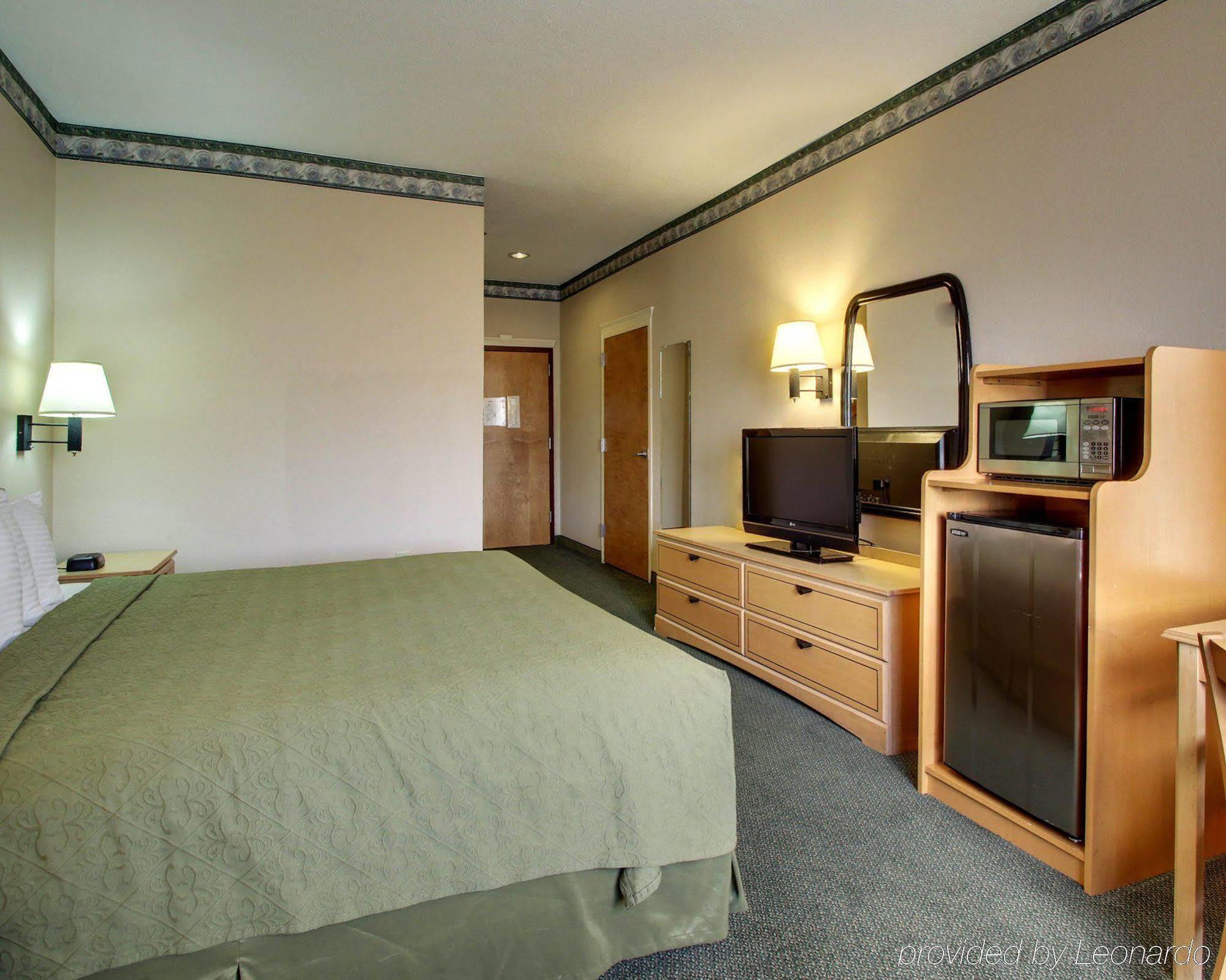 Quality Inn & Suites Pearl-Jackson Bagian luar foto