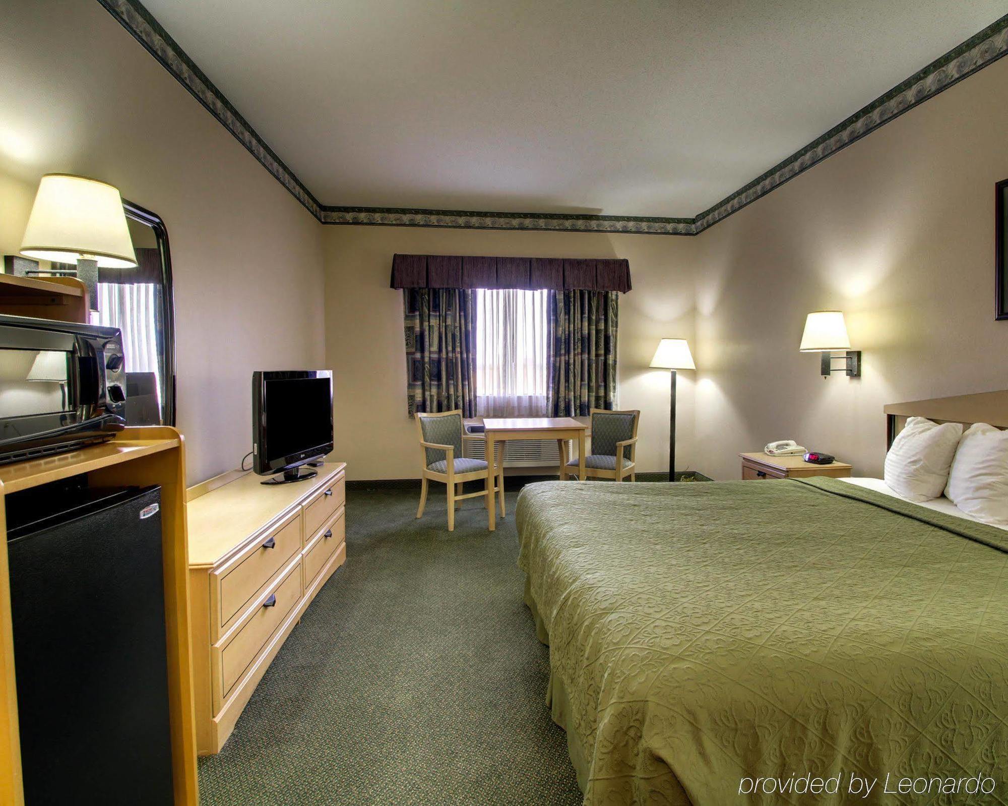 Quality Inn & Suites Pearl-Jackson Bagian luar foto