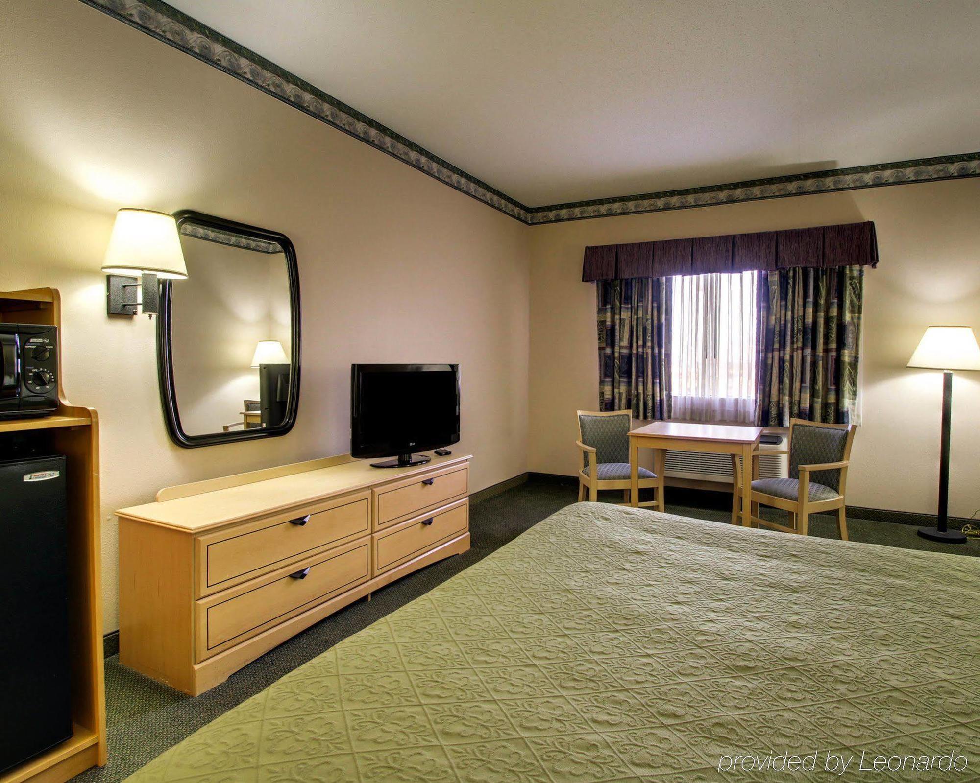 Quality Inn & Suites Pearl-Jackson Bagian luar foto