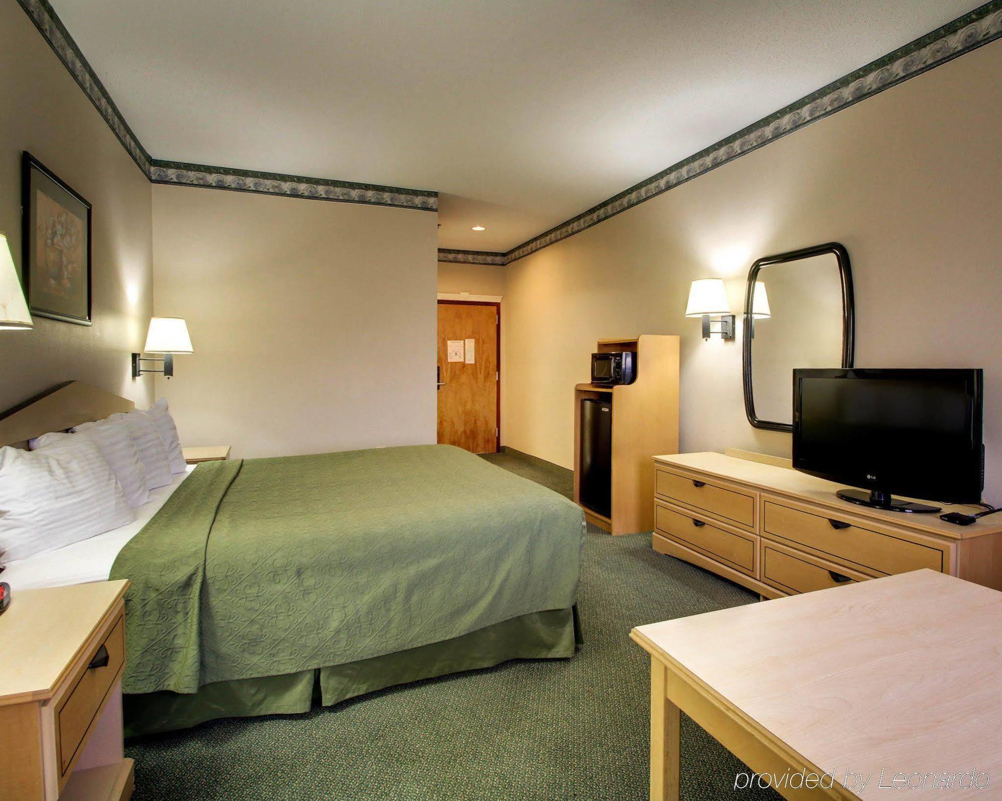 Quality Inn & Suites Pearl-Jackson Bagian luar foto