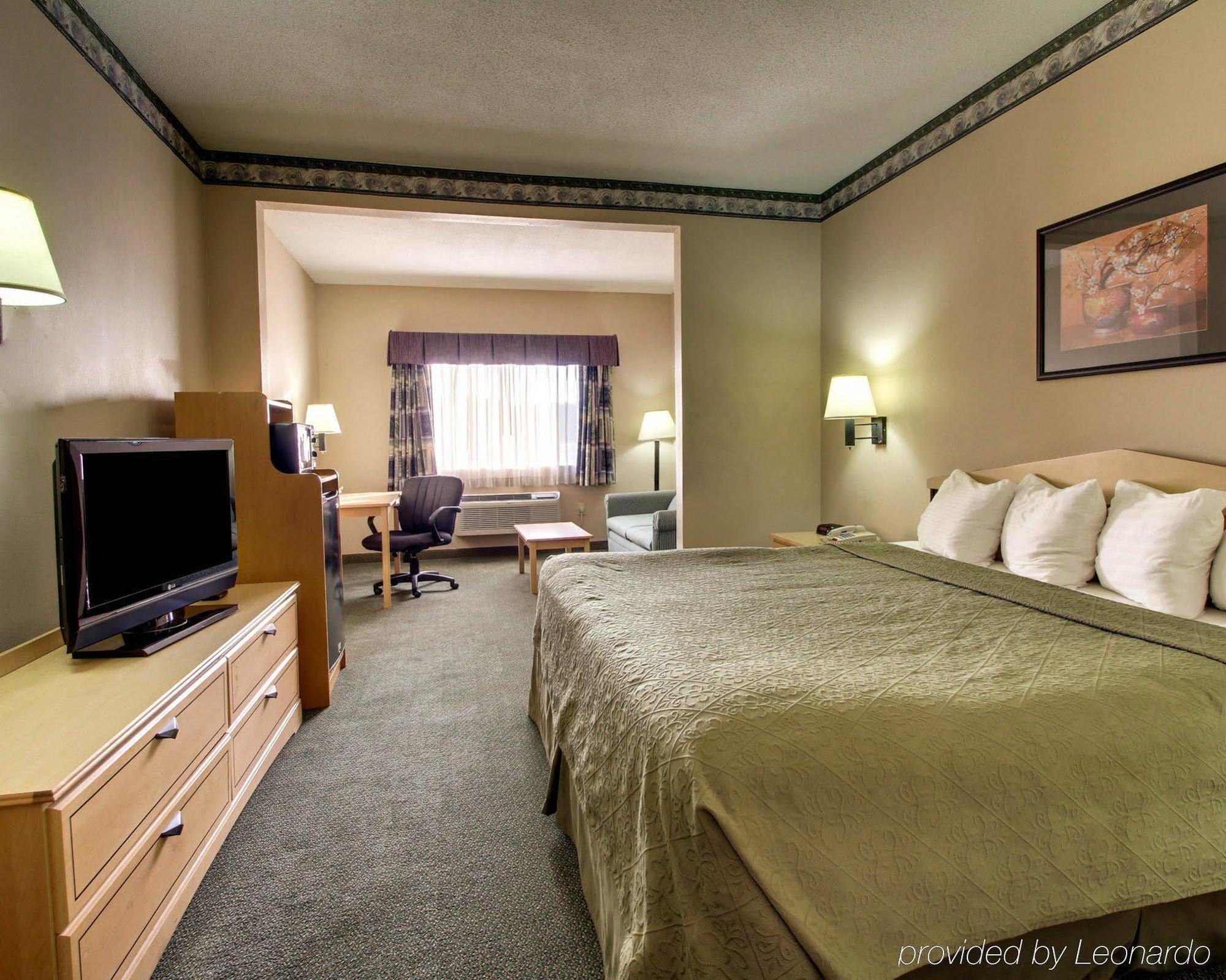 Quality Inn & Suites Pearl-Jackson Bagian luar foto