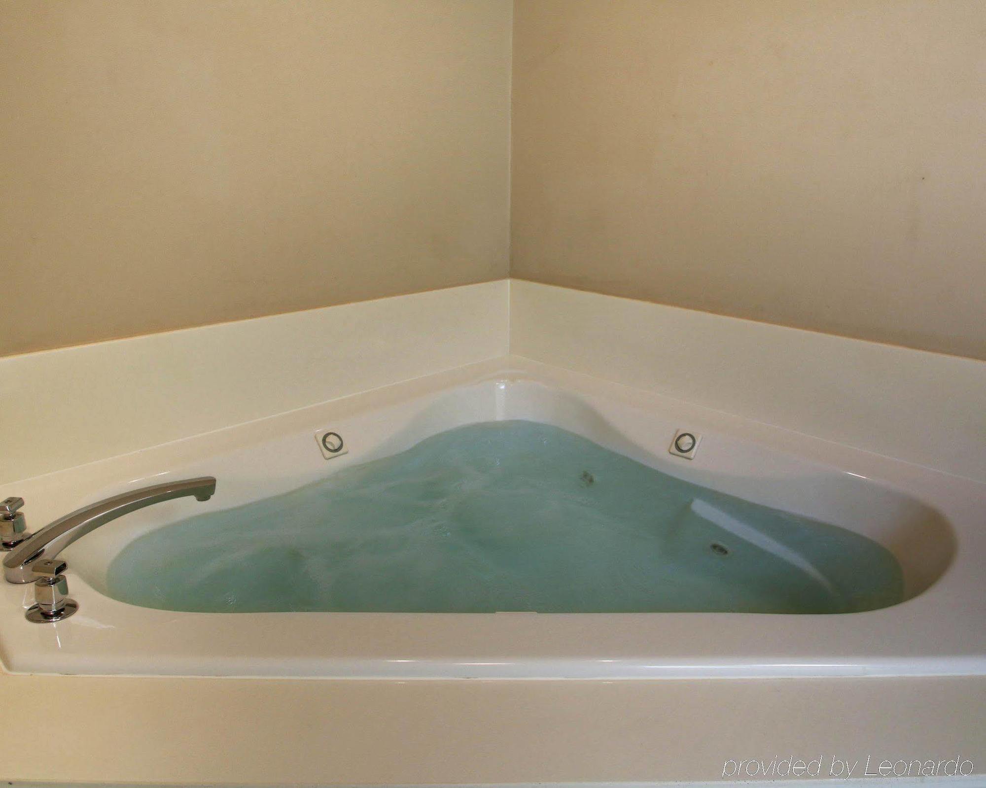 Quality Inn & Suites Pearl-Jackson Bagian luar foto